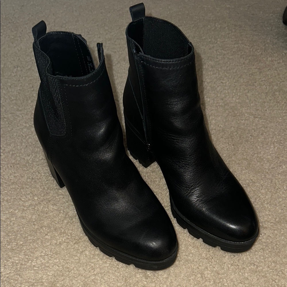 Naturalizer Black Ankle Booties with Chunky Heel